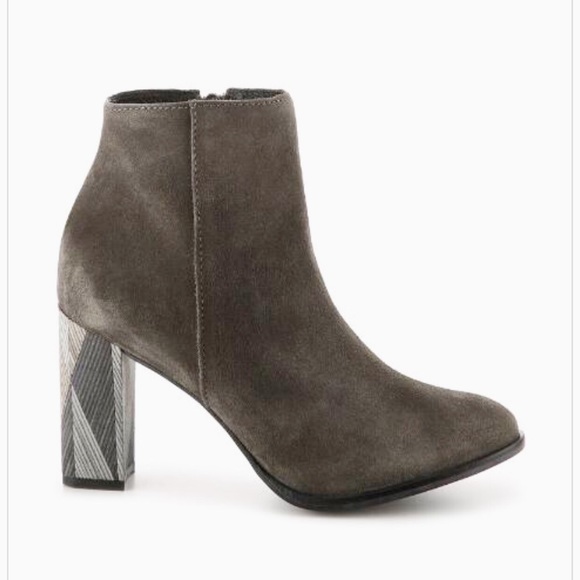 Matisse Shoes - Metric Ankle Boot By Matisse Gray Suede